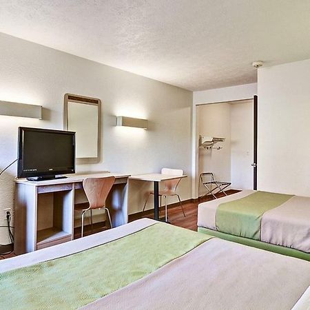 Economy Inn Pittsburgh Airport Moon Township ภายนอก รูปภาพ