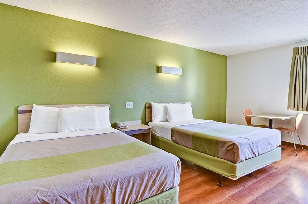 Economy Inn Pittsburgh Airport Moon Township ภายนอก รูปภาพ