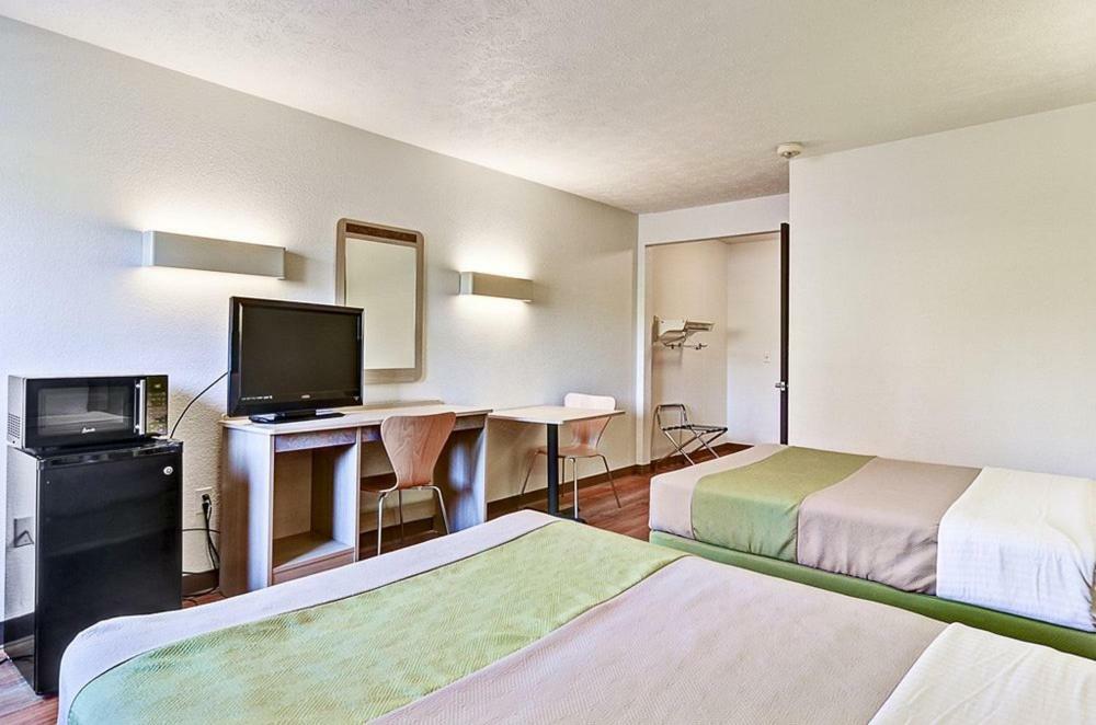 Economy Inn Pittsburgh Airport Moon Township ภายนอก รูปภาพ