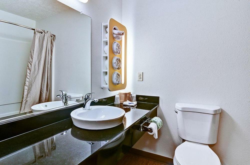 Economy Inn Pittsburgh Airport Moon Township ภายนอก รูปภาพ